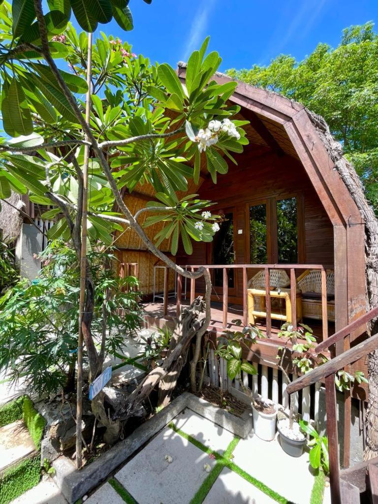 The Golden Ave Bungalow Gili Trawangan Exteriör bild